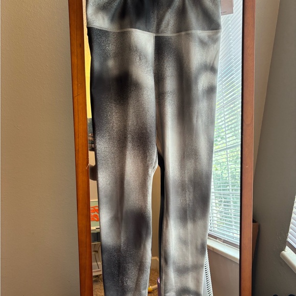 Nike One Women's Size Medium Leggings Printed High-Rise Training FQ6260-010 NEW - Picture 10 of 10